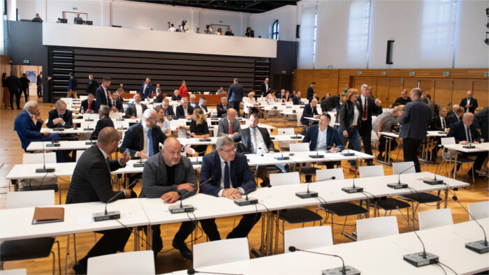 La falta de quorum impide nuevamente la apertura de la sesión extraordinaria del Parlamento