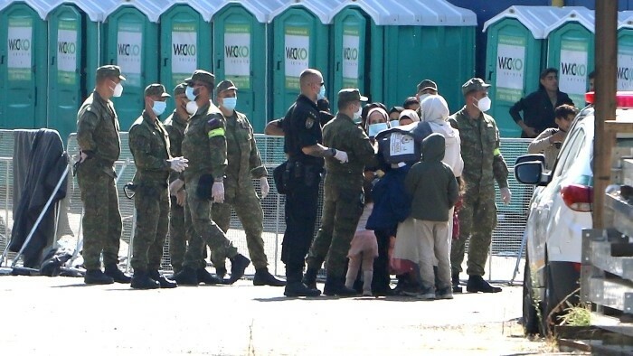 Soldaten helfen der Polizei bei der Migrationswelle