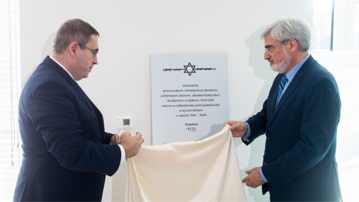 Nouvelle plaque commémorative aux victimes de l'Holocauste