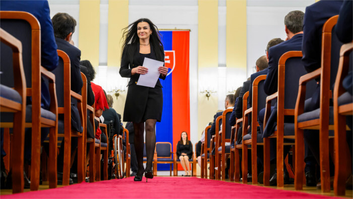 Вручены мандаты депутатам парламента нового созыва