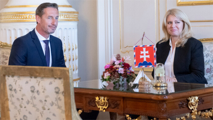 Líderes de partidos políticos continúan negociando la posible formación del nuevo gobierno 