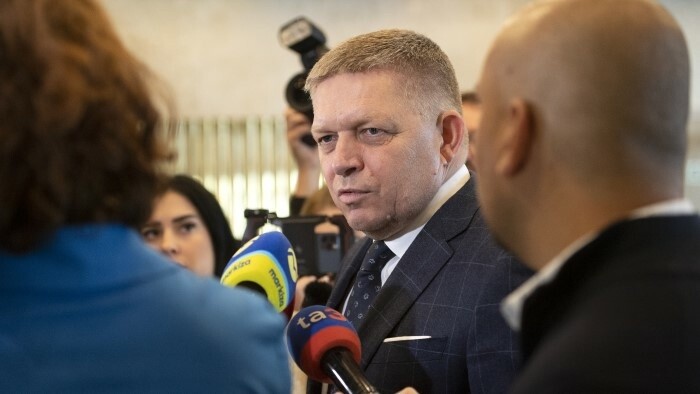 Лидер СМЕРа Р. Фицо огласил свой список номинированных министров в новое коалиционное правительство
