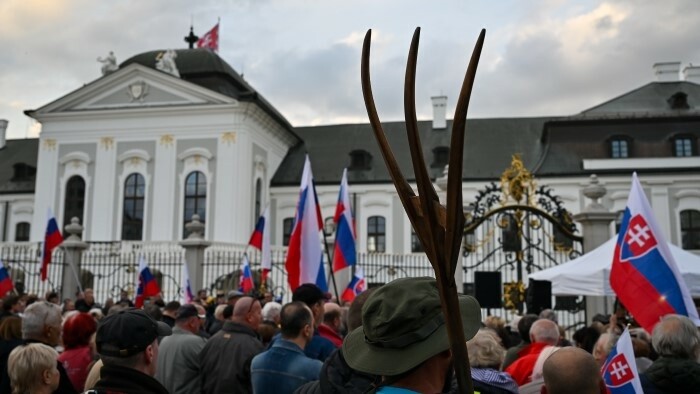 Акция протеста перед Президентским дворцом