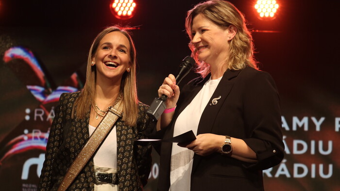KZP 2023 - Minuloročná víťazka Slávka Tkáčová a moderátorka večera Michaela Slivková Kirňaková.JPG