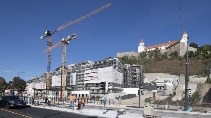 Risse in der Burgbefestigung von Bratislava
