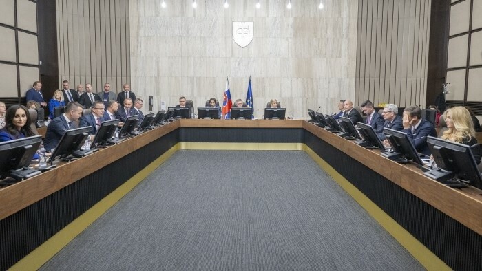 Prvé personálne výmeny
