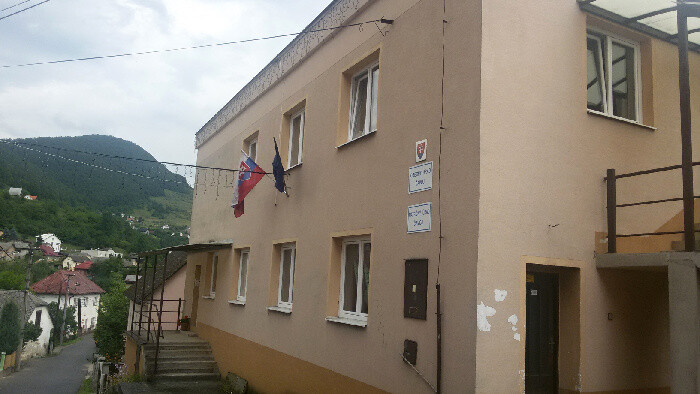 Škola v Čavoji nemala riaditeľa, pomohol farár