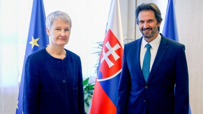 Verteidigungsminister traf die Botschafter Deutschlands und Großbritanniens