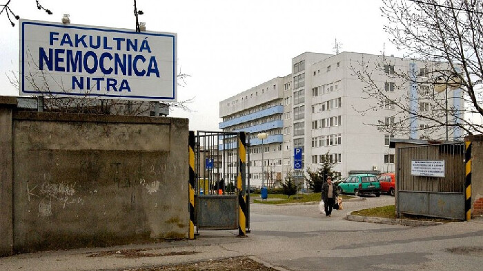 Návštevníci nemocnice v Nitre si priplatia za parkovanie