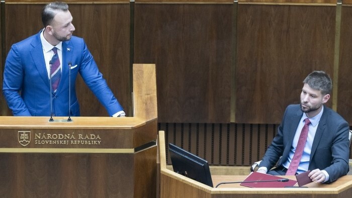 Le ministre de l’Intérieur conserve son fauteuil 