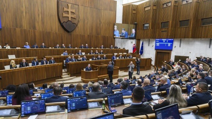 Ficov kabinet získal dôveru