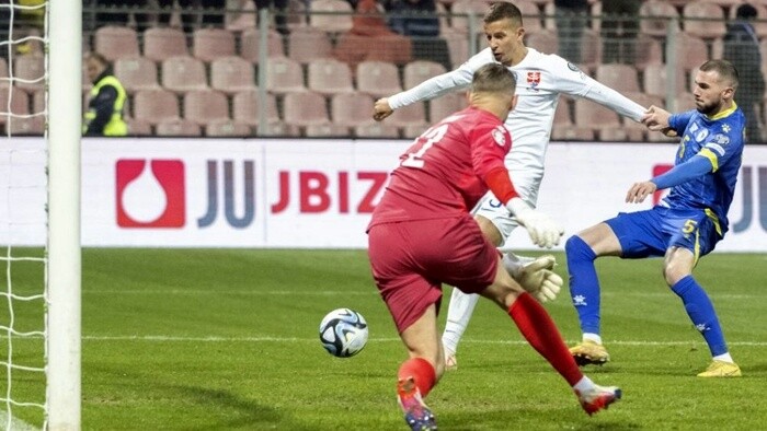 La selección de fútbol vence en Bosnia