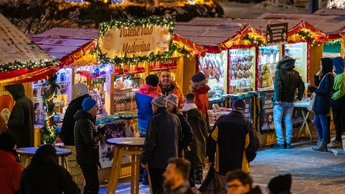 Mestá ožívajú vianočnými trhmi  