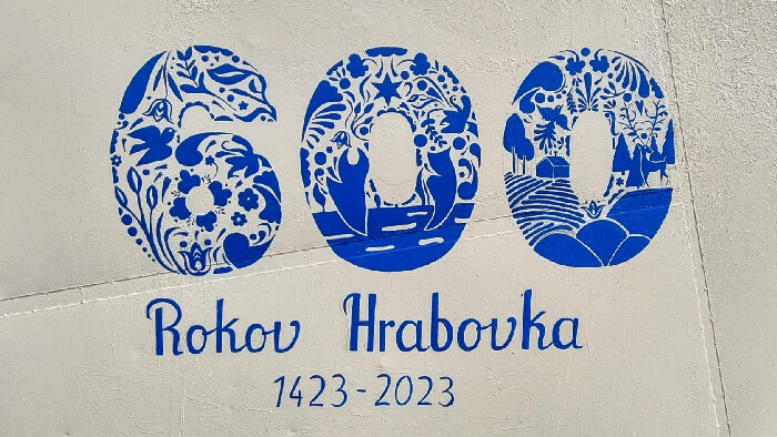 Obyvatelia Hrabovky pri Trenčíne žiadajú zmenu dopravného režimu na hlavnej ceste