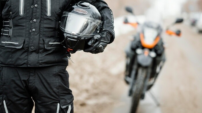 Vojaci a policajti členmi motorkárskeho klubu