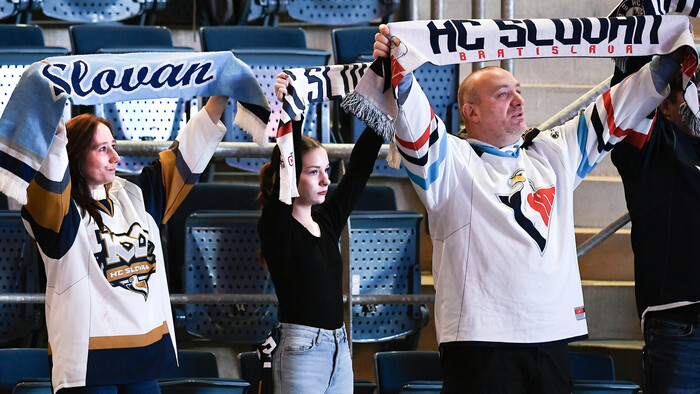 HOKEJ: Slovan pod novými trénermi víťazí