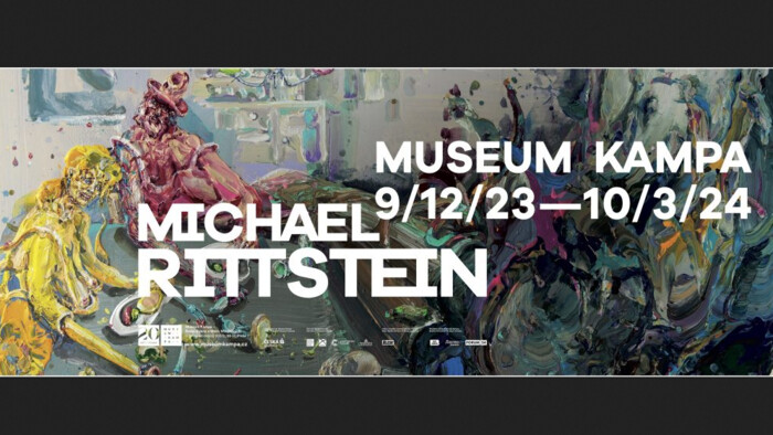 Nohy na stole Michaela Rittsteina v pražskom Museu Kampa