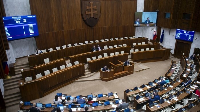Los diputados reanudan hoy la sesión parlamentaria