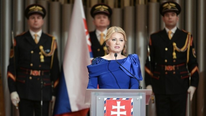 La presidenta condecora a personalidades de diversos ámbitos