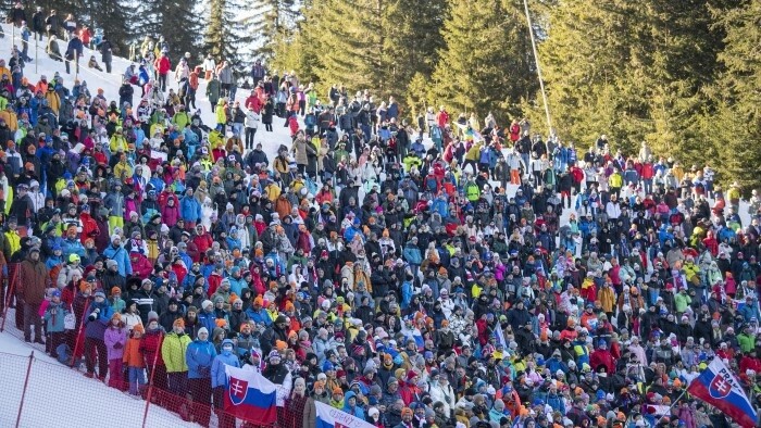 Shiffrin vence en Jasná, la eslovaca Vlhová sufre una caída