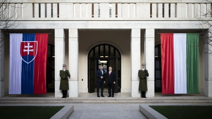 El primer ministro eslovaco cumplimenta visita de trabajo a Hungría