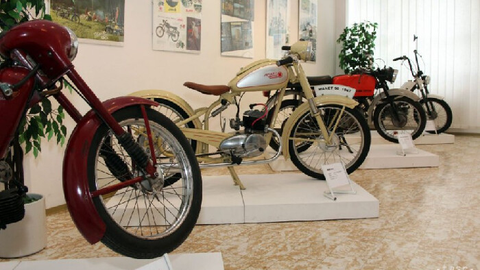 Publikácie o motocykloch Považských strojární