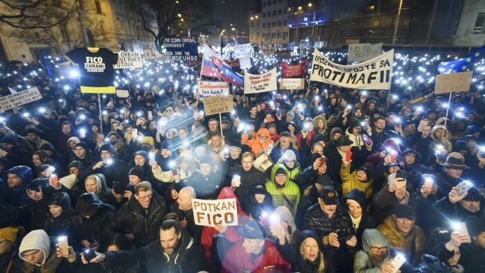 Оппозиция протестует в городах Словакии
