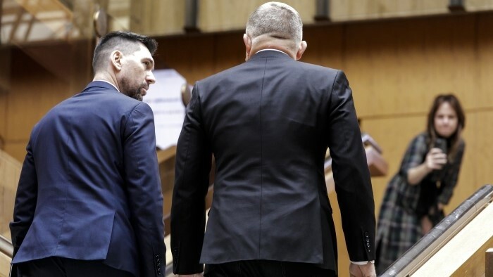 La possible hausse des salaires des ministres crispe l’opposition