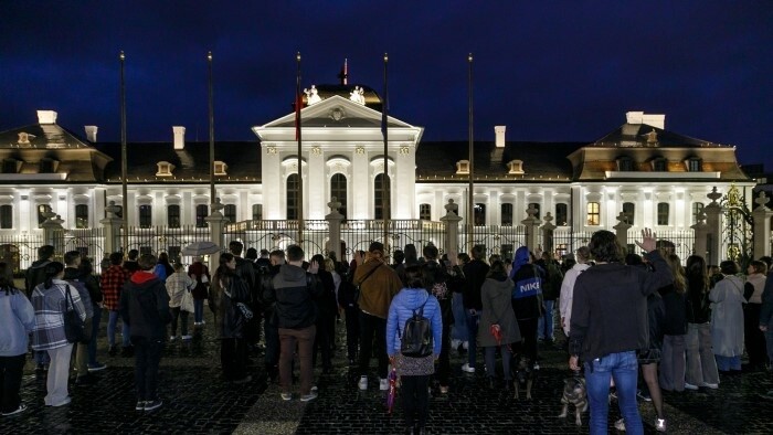 Dix candidats aux présidentielles 2024