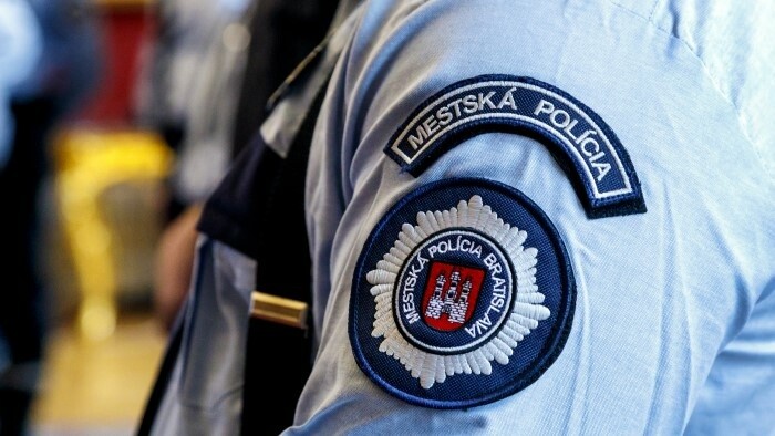 Six policiers arrêtés par NAKA