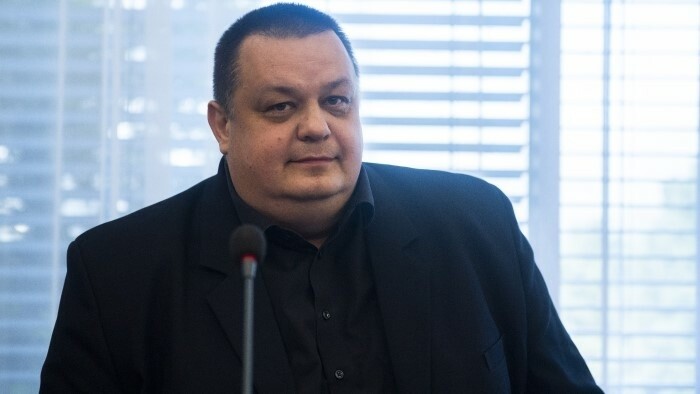 SNS vyzvala hlavného hygienika na abdikáciu 