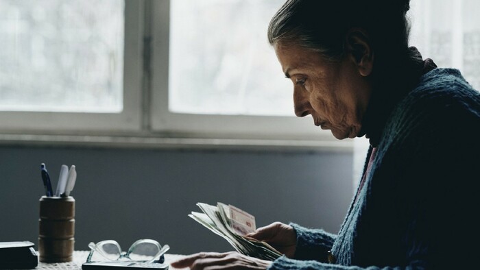 Film Blažine lekcie prináša do kín tému podvodov na senioroch