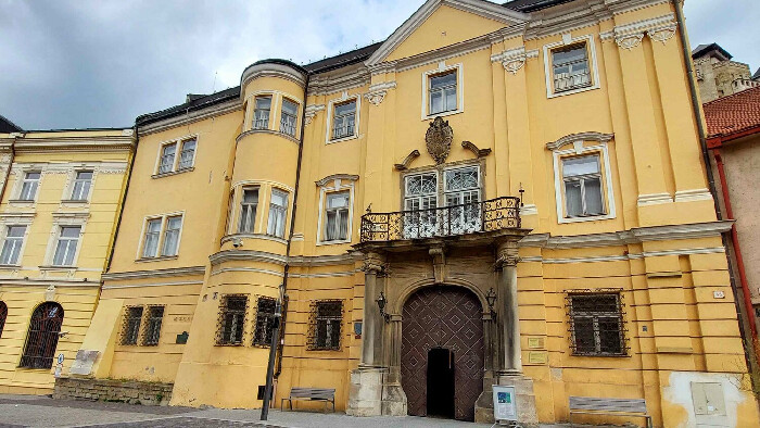Trenčianske múzeum sa postupne sťahuje z priestorov Župného domu, ktorý čaká rekonštrukcia