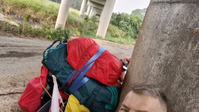 04 Hneď prvý deň som skončil pod mostom. .jpg