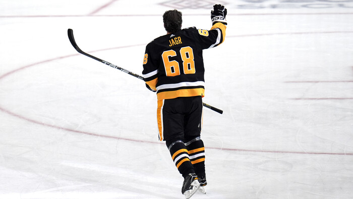 Penguins_Jagr_Jersey_Hockey092361021163_TASR.jpg