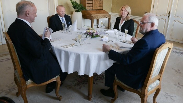 La presidenta almorzó con ex presidentes