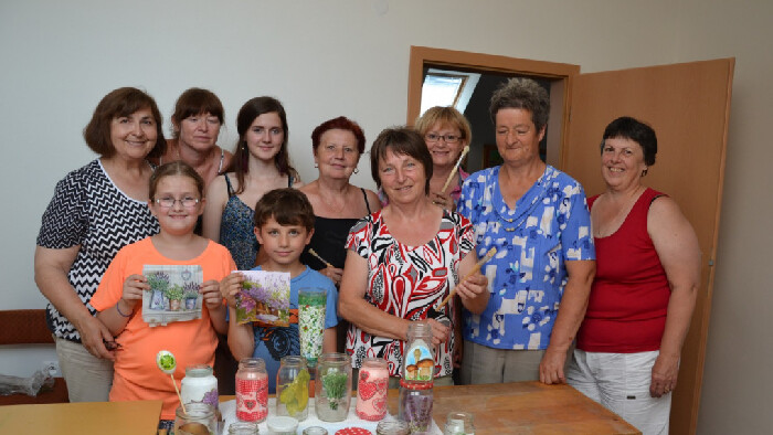 Od štrikovania bez ihlíc po pomoc onkologickým pacientom