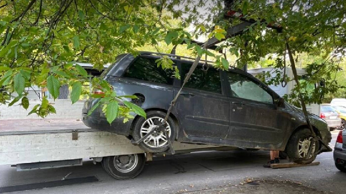 Mestá pomáhajú ľuďom zbaviť sa autovrakov