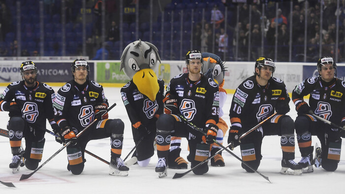 HOKEJ: Košice a SNV vedú 2:0