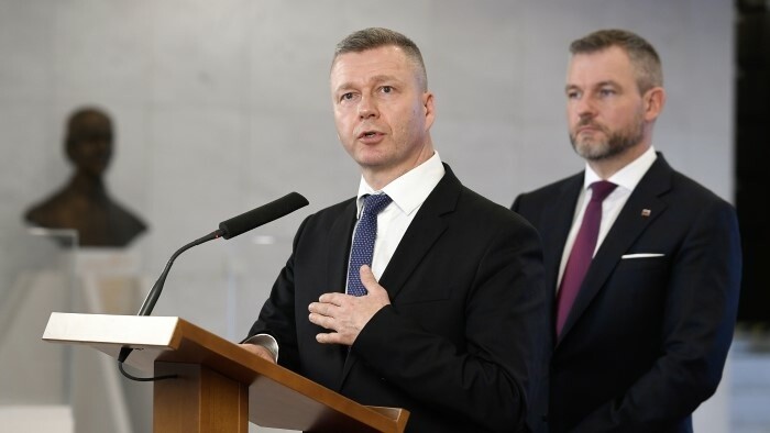 Форро поддержит Пеллегрини, «Форум» - Корчока