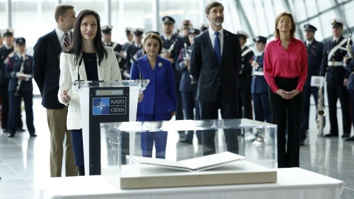 Les ministres Blanár et Cameron évoquent l'OTAN