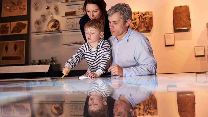 Žiaci sa učia dejepis v múzeu