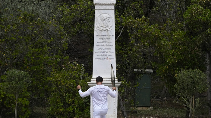 Greece_Olympics_Paris_Flame_Lighting253133035272_TASR.jpg