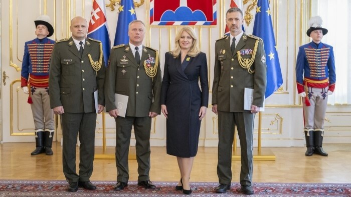 Hlava štátu vymenovala generálov