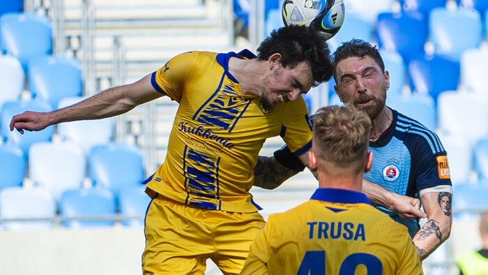 FUTBAL: DAC porazil Slovan hokejovo