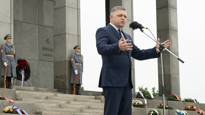 Премьер Р. Фицо на Славине: Словакию и Чехословакию освободили Красная Армия и румынские части