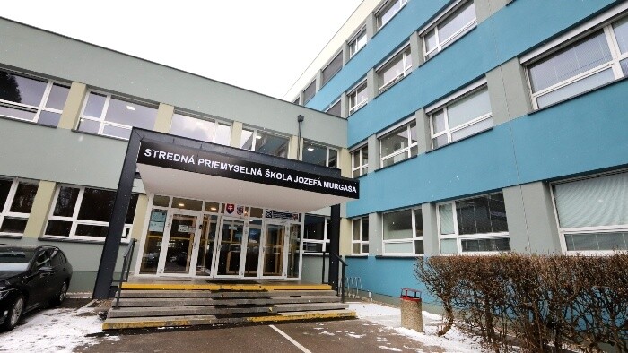 Naprieč Slovenskom preverujú stovky hrozieb bombových útokov