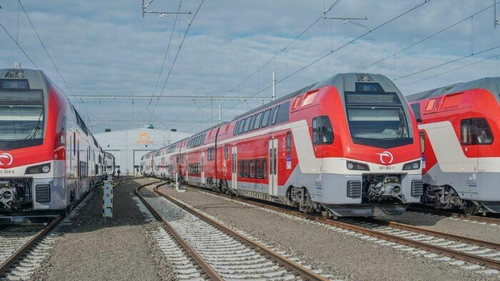 Na trase Bratislava - Nové Zámky budú jazdiť poschodové vlaky