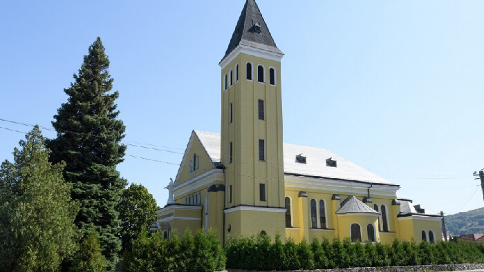 Skolabuje doprava v obci Žirany?
