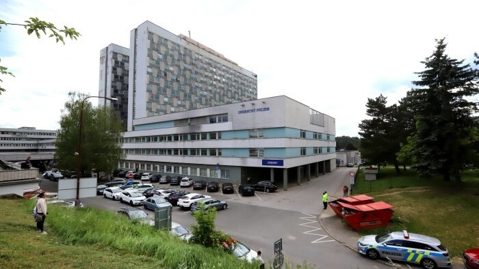 Premiéra znovu operovali